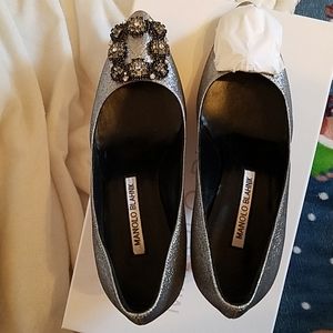 NWT Manolo Blahnik Hangisi Heels